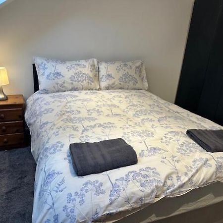 Luton Home Near Airport Private & Shared Bathroom Option المظهر الخارجي الصورة