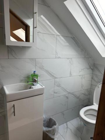 Luton Home Near Airport Private & Shared Bathroom Option المظهر الخارجي الصورة