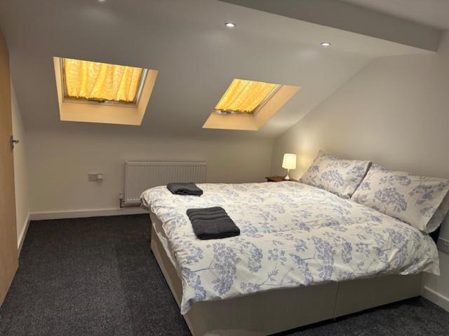 Luton Home Near Airport Private & Shared Bathroom Option المظهر الخارجي الصورة
