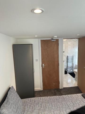 Luton Home Near Airport Private & Shared Bathroom Option المظهر الخارجي الصورة