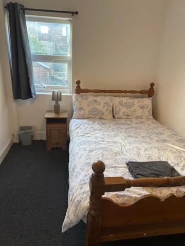 Luton Home Near Airport Private & Shared Bathroom Option المظهر الخارجي الصورة